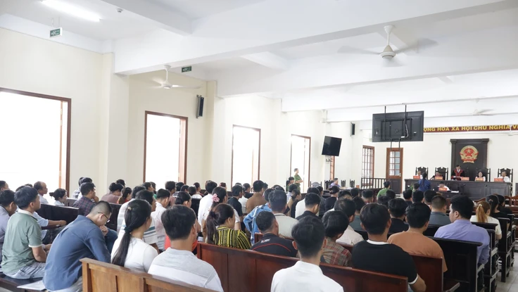 Hàng trăm bị hại ngồi kín phòng xử vụ lừa đảo và cảnh báo của tòa