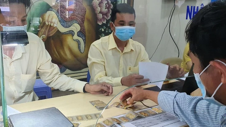 Giá vàng miếng SJC vọt lên gần 133 triệu/lượng, đắt hơn thế giới 23 triệu đồng