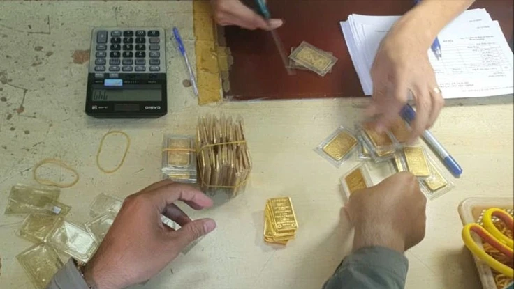 Vì sao giá vàng miếng SJC 'chợ đen' lùi về sát giá thực?