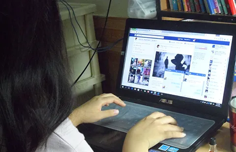 ‘Em thấy dùng Facebook có lợi cho học tập’