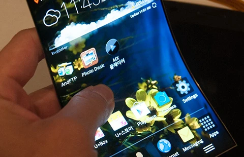 Điện thoại màn hình dẻo sắp xuất xưởng