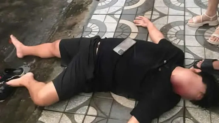 Bắt 2 người đánh tài xế xe công nghệ bất tỉnh chỉ vì lời nhắc ô tô đỗ chiếm lối đi