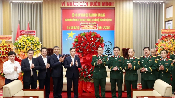 Chủ tịch TP Đà Nẵng chúc mừng ngày thành lập QĐND Việt Nam