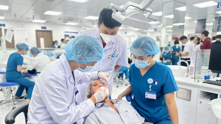 TP.HCM hỗ trợ 100% BHYT cho người trên 65 tuổi: 'Tấm thẻ vàng an sinh' quý giá