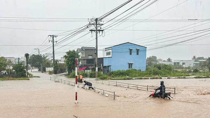 Sạt lở khu vực đèo Khánh Sơn, tỉnh Khánh Hòa, 3 người bị vùi lấp