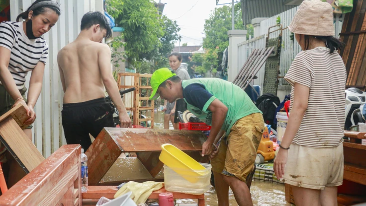 Khánh Hòa: Chưa có thường trú, tạm trú vẫn được nhận tiền hỗ trợ lũ