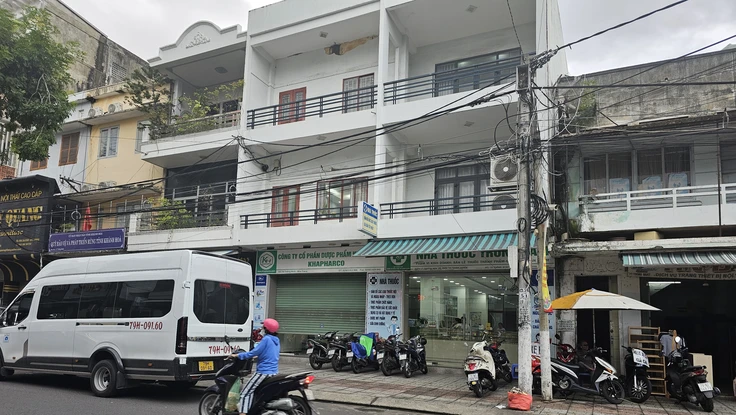 Nhiều cảnh sát đang có mặt tại trụ sở Công ty CP Dược phẩm Khánh Hòa