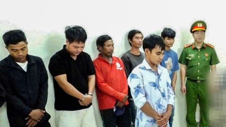 Nhóm người chuyên đào trộm heo bệnh đã tiêu hủy về sơ chế bán ra thị trường