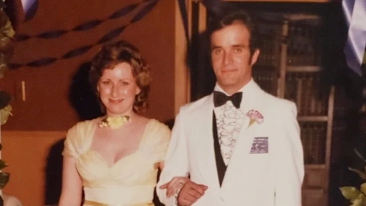 Nước bọt trên bao thư tuyệt mệnh chỉ điểm hung thủ giết người