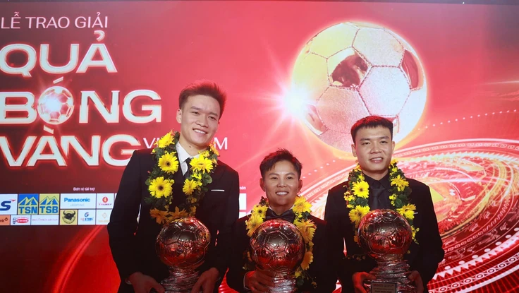Hoàng Đức 'tái chiếm' Quả bóng vàng và những nữ 'quái kiệt'