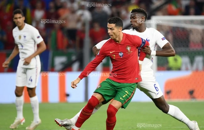 ‘Quái kiệt’ Pogba nhận giải thưởng đặc biệt và nói sự thật về Ronaldo