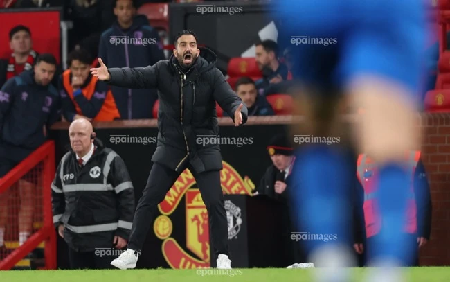 Man United thay đổi hay là chết?