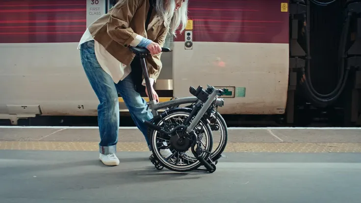 Xe đạp điện gấp gọn đi muôn nơi có giá 102 triệu đồng