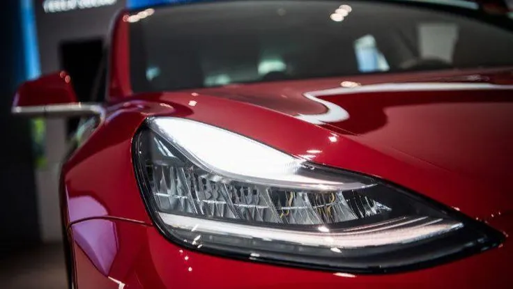 Sử dụng đèn pha có ảnh hưởng bao nhiêu đến phạm vi lái xe ô tô điện?