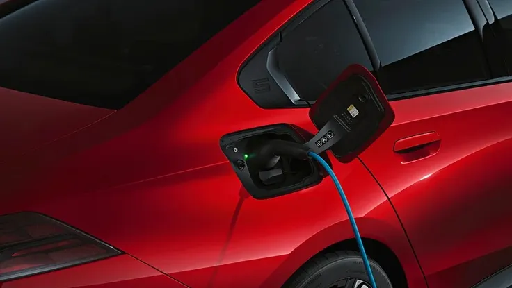 BMW sẽ trả tiền sạc xe điện cho chủ sở hữu trong giờ thấp điểm