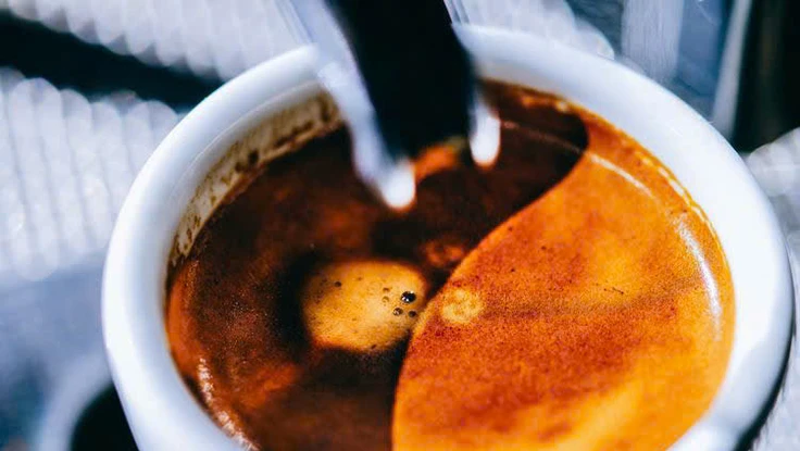 Mất bao lâu để huyết áp trở lại bình thường sau khi uống cà phê?