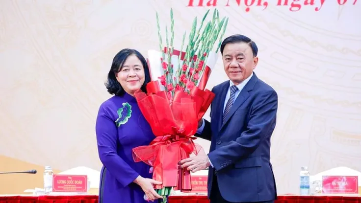 Bà Bùi Thị Minh Hoài là nữ Chủ tịch đầu tiên của Ủy ban Trung ương MTTQ Việt Nam