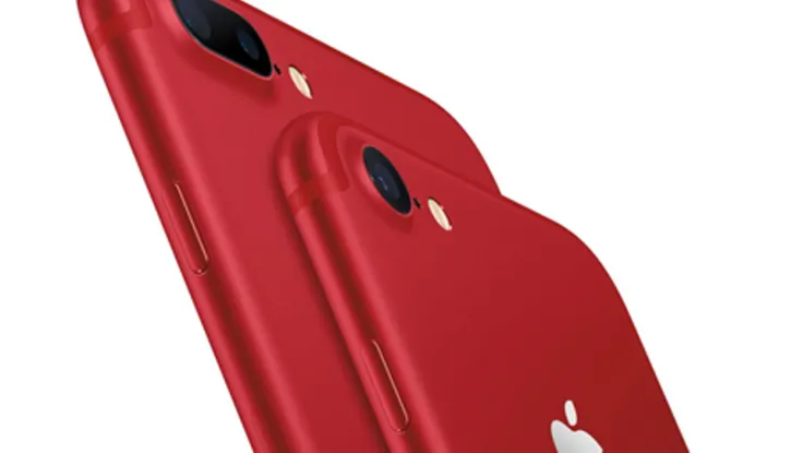 Thế Giới Di Động giao những chiếc iPhone 7 Red đầu tiên