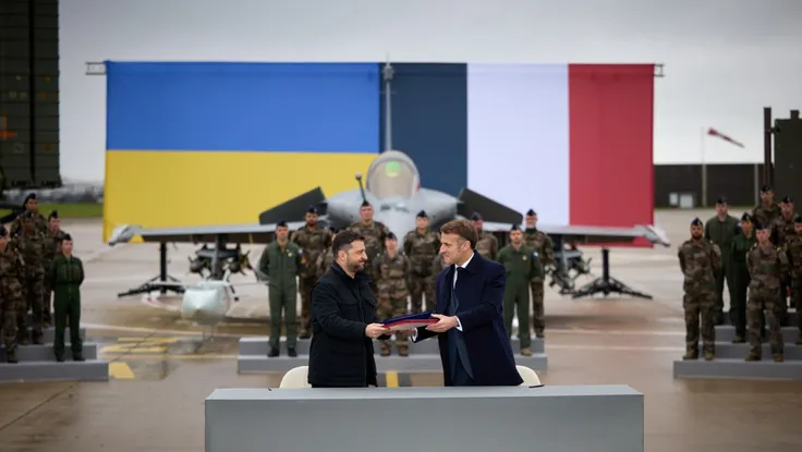 Ông Zelensky ký thỏa thuận mở đường mua 100 tiêm kích Rafale của Pháp