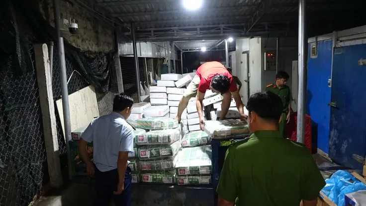 Tây Ninh: Phát hiện hơn 15 tấn thịt đông lạnh chưa rõ xuất xứ