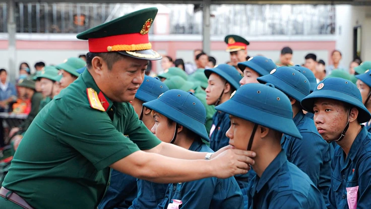 Dân quân tự vệ thường trực bao nhiêu tháng thì không đi nghĩa vụ quân sự?