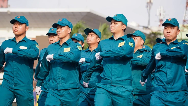 Tham gia thành phần dân quân tự vệ nào thì không phải đi nghĩa vụ quân sự?