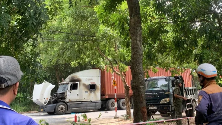 Nghi ghen tuông, người đàn ông đâm đôi nam nữ rồi tự thiêu trên cabin xe container