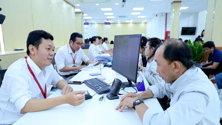 Những hình ảnh ngày đầu tiên vận hành Trung tâm Phục vụ hành chính công TP.HCM