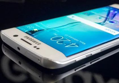 Samsung phải thuê "fan" cho buổi ra mắt S6