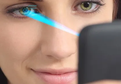 Smartphone quét võng mạc đầu tiên đã xuất hiện 