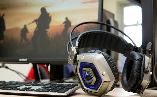 Cận cảnh tai nghe giá rẻ AH-327 dành cho game thủ