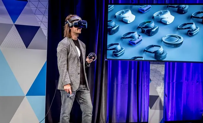 Microsoft giới thiệu thiết bị thực tế hỗn hợp mới