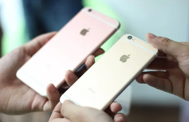 iPhone quốc tế lên ngôi sau sự cố SIM ghép bị khóa