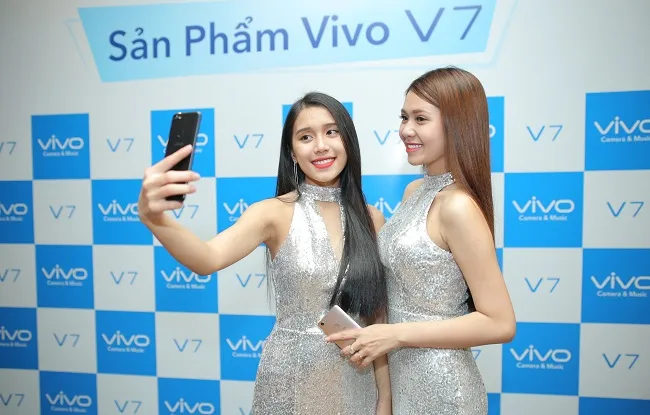 Selfie cực đã với camera trước 24 MP
