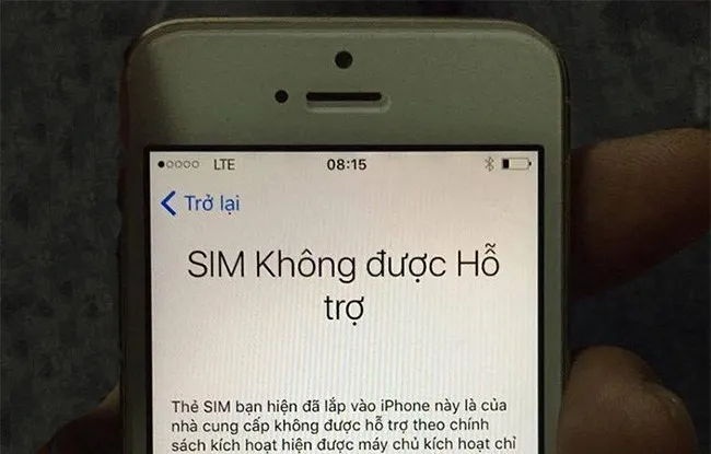 SIM ghép iPhone lại bị khóa, người dùng nên làm gì?