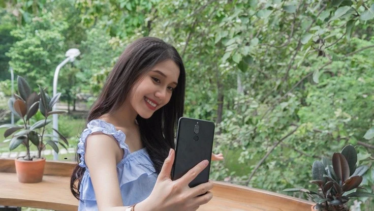 Mở khóa bằng gương mặt trên Huawei nova 2i