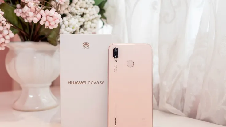 Huawei Nova 3e phiên bản màu hồng bất ngờ lộ diện