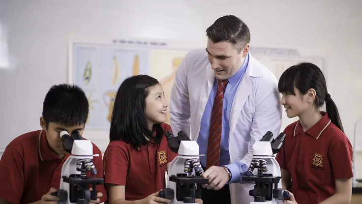 Hệ thống đào tạo giáo viên chuẩn nước ngoài