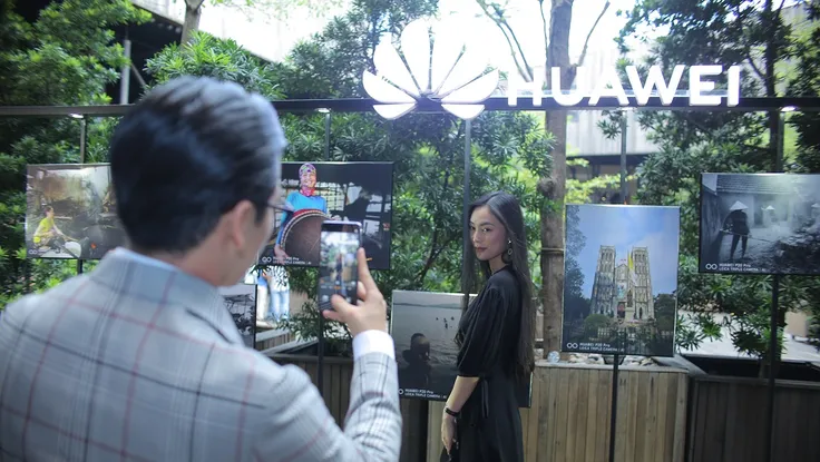 Xuất hiện smartphone có 3 camera đầu tiên tại VN