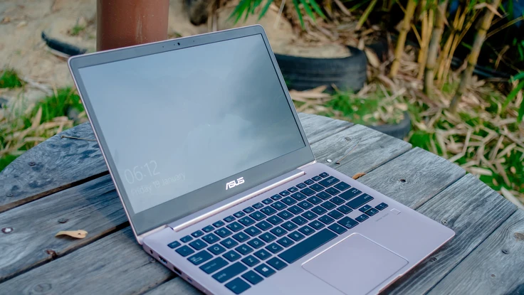 Trên tay nhanh mẫu laptop siêu mỏng nhẹ tại VN