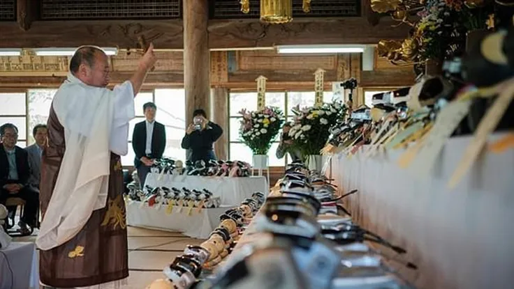 Đến cả robot cũng còn có đám tang