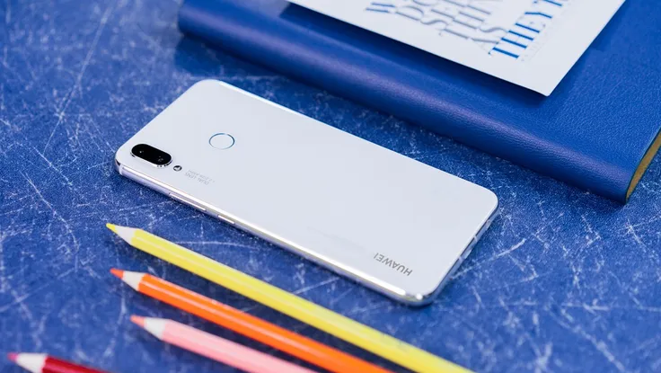 Vẻ đẹp không thể cưỡng lại của Nova 3i Trắng ngọc trai 