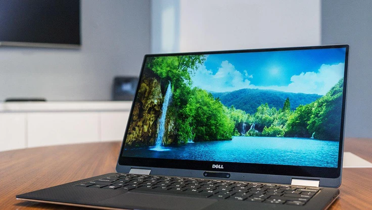 Nhiều mẫu laptop, phụ kiện giảm giá 'khủng' mùa tựu trường