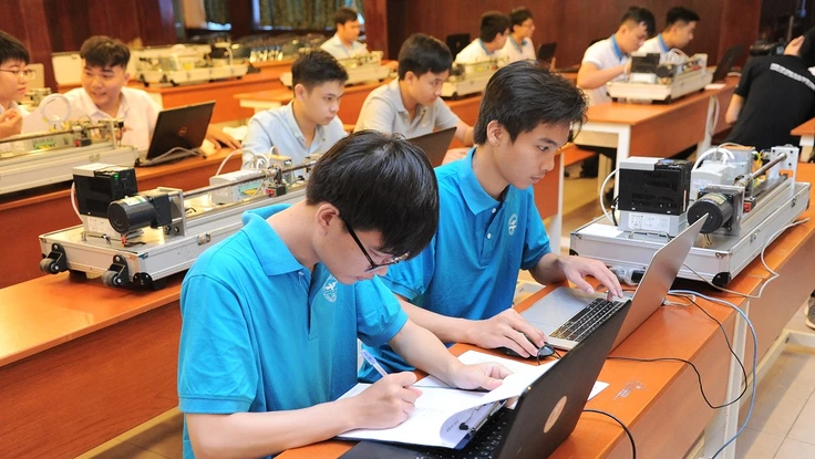 Sinh viên ĐH Công nghiệp đạt nhất cuộc thi về tự động hóa