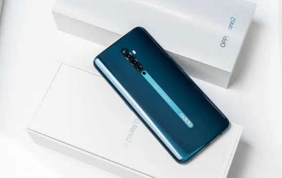 Khuyến mãi sốc, mua smartphone tặng smartphone tương đương