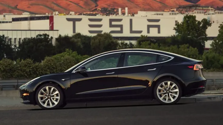 Xe điện của Tesla khiến các kỹ sư Nhật bó tay