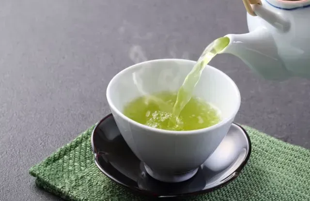 Tác dụng phụ thường gặp khi uống quá nhiều trà xanh