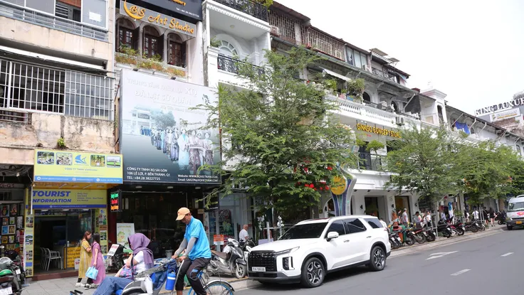 Hiện trạng đường Lê Lợi, TP.HCM trước ngày thay áo đón Tết