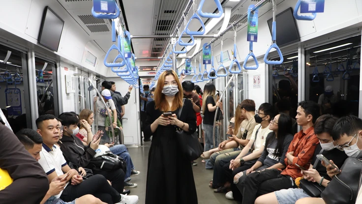 Một năm vận hành, Metro số 1 dần thay đổi thói quen đi lại của người dân 