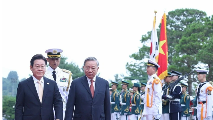 Hàn Quốc bắn 21 loạt đại bác chào đón Tổng Bí thư Tô Lâm và phu nhân